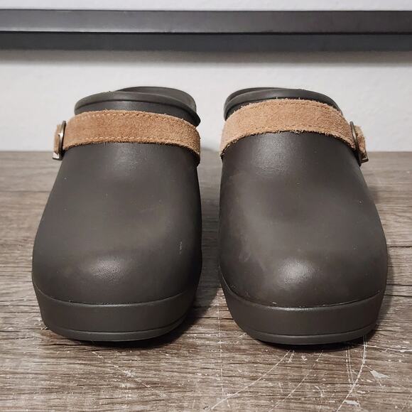 Crocs Sarah Clogs Women's Shoes Size 8 Brown - Picture 2 of 9